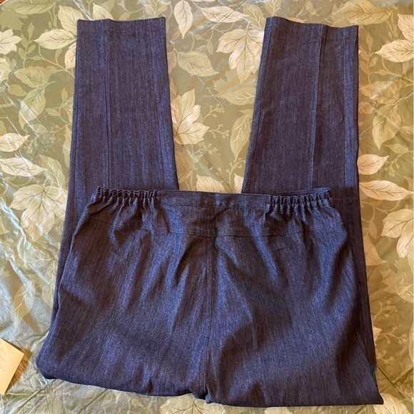 CALI and York straight leg size 16 jeans with elastic at waist band in back - Picture 5 of 7